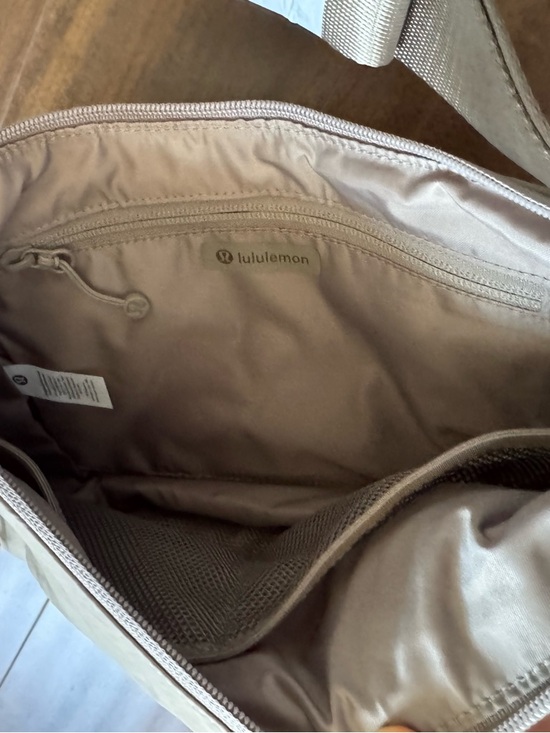 NEW Lululemon Slouchy Sling Bag 6L in Warm Ash Grey NWT Shoulder Crossbody Bag - Picture 9 of 9